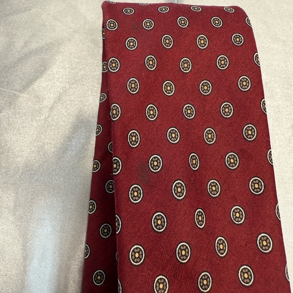 L.S.Ayres Hathaway Men’s Red Dotted Neck Tie - Picture 4 of 5